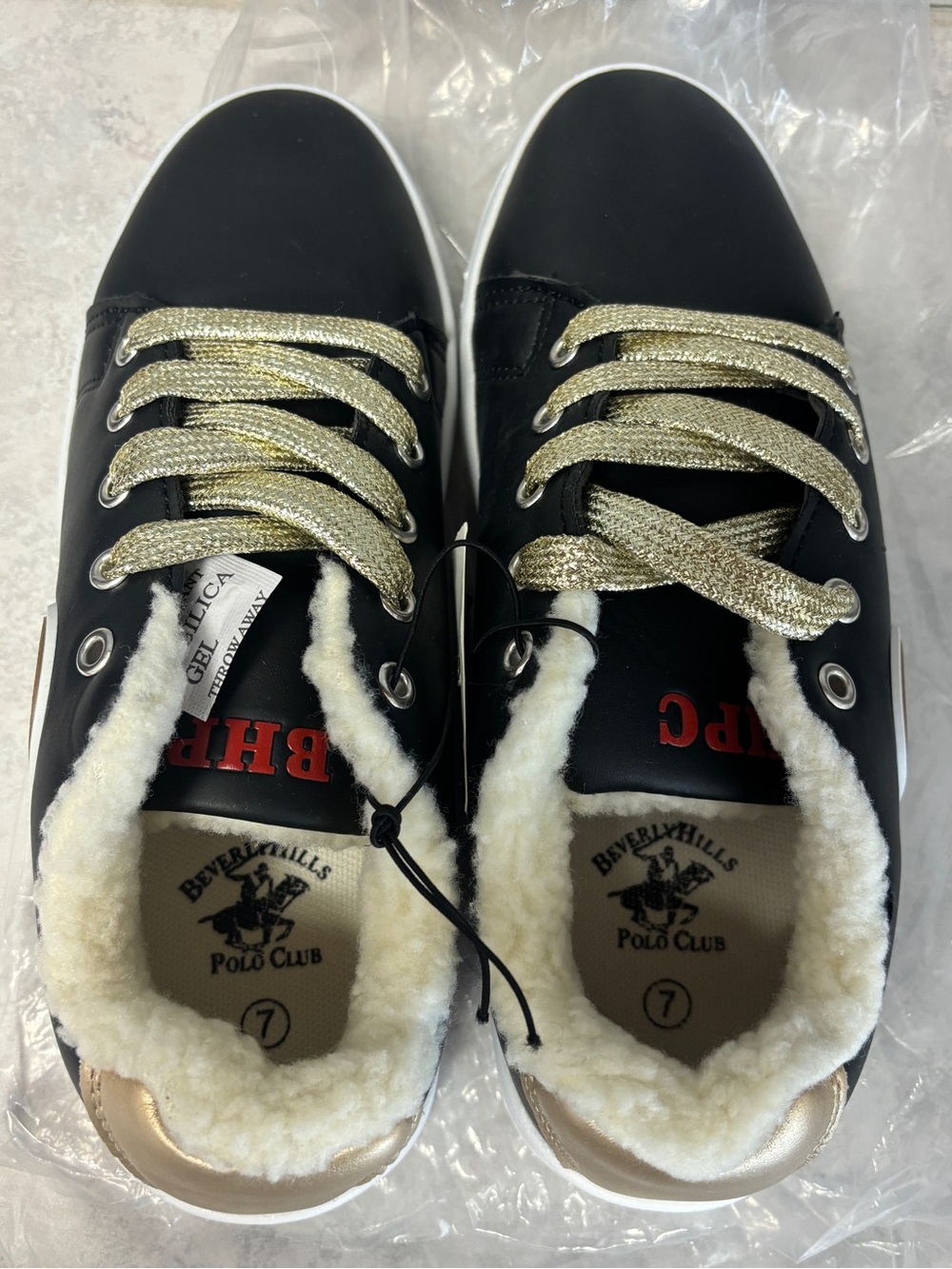 Beverly Hills Polo Club Women’s Size 7 Black Faux Fur Lined Sneakers Gold Laces